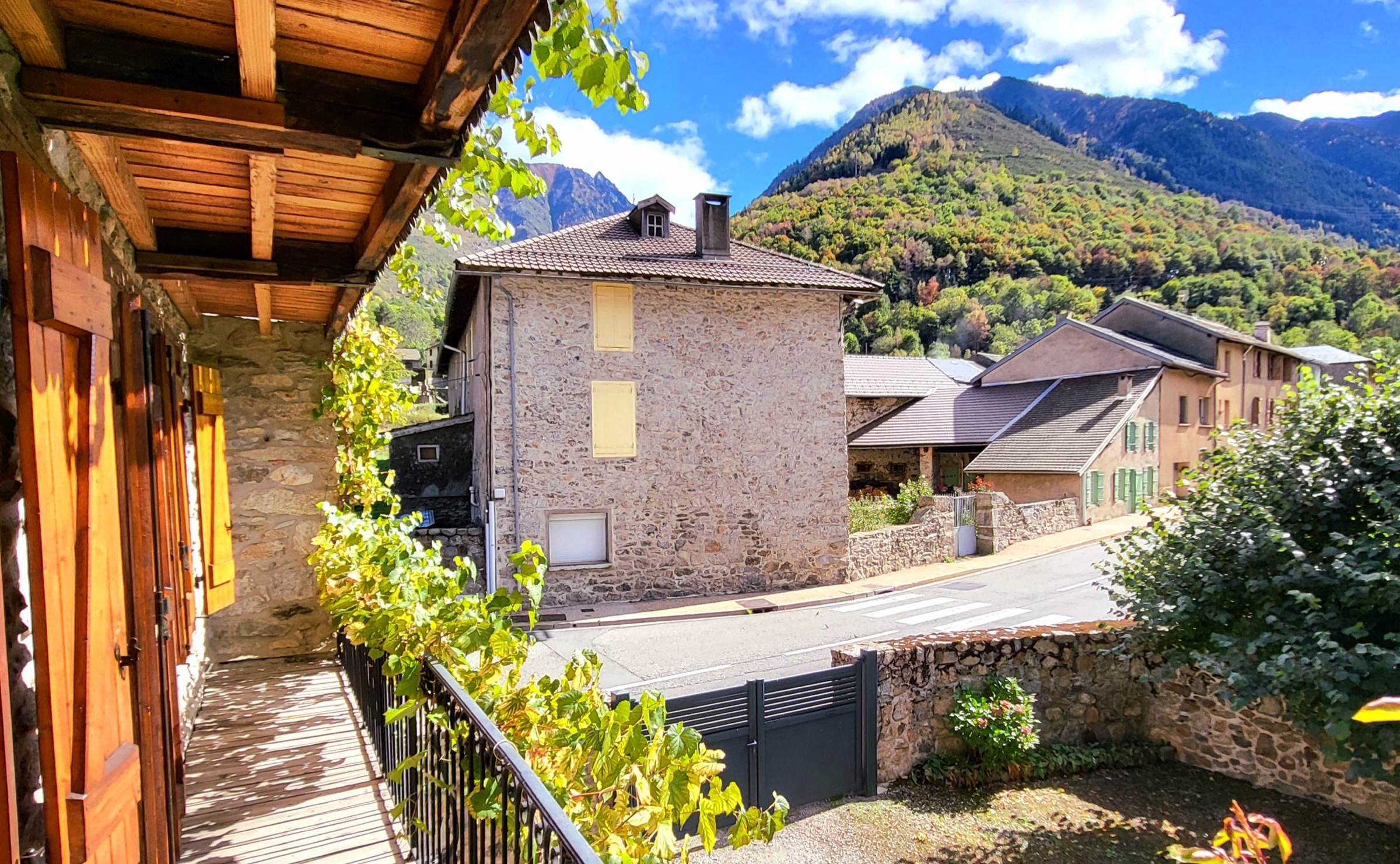 Vue sur le village depuis un balcon